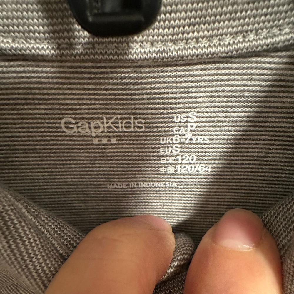 Gap - Picture 3 of 3